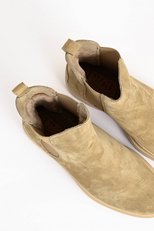 1868 Chelseaboot aus Veloursleder in Mustard