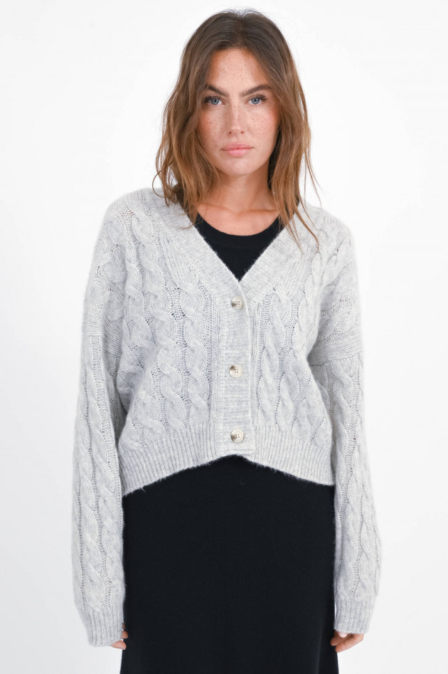 1868 Cash-Mix Jacke mit Zopfstrick-Muster in Hellgrau
