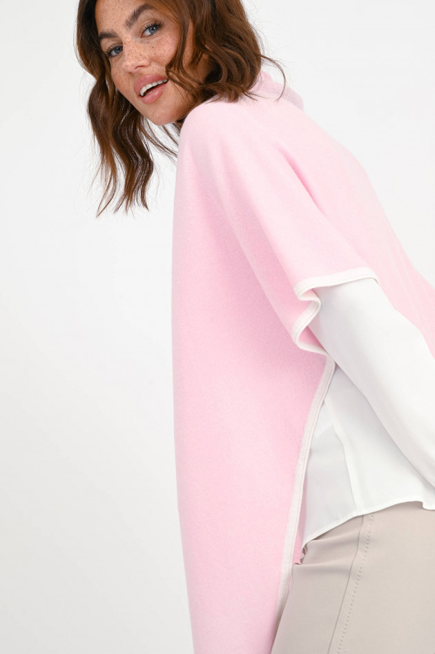 1868 Poncho mit Kontrastfarbe in Rosa