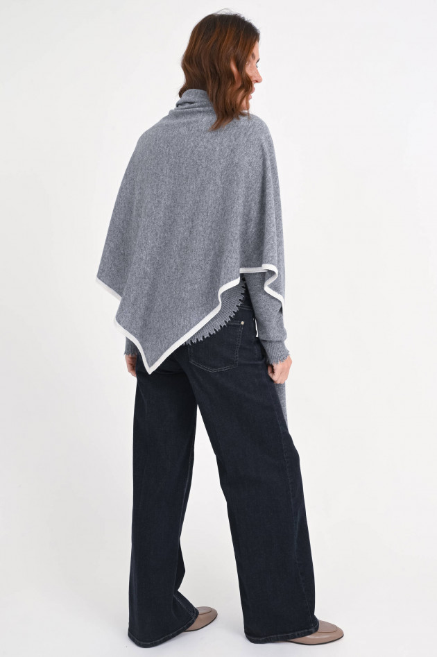1868 Poncho mit Kontrastfarbe in Grau