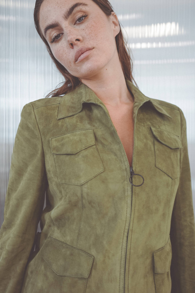 Akris Punto Lederjacke aus Veloursleder in Forrest Green