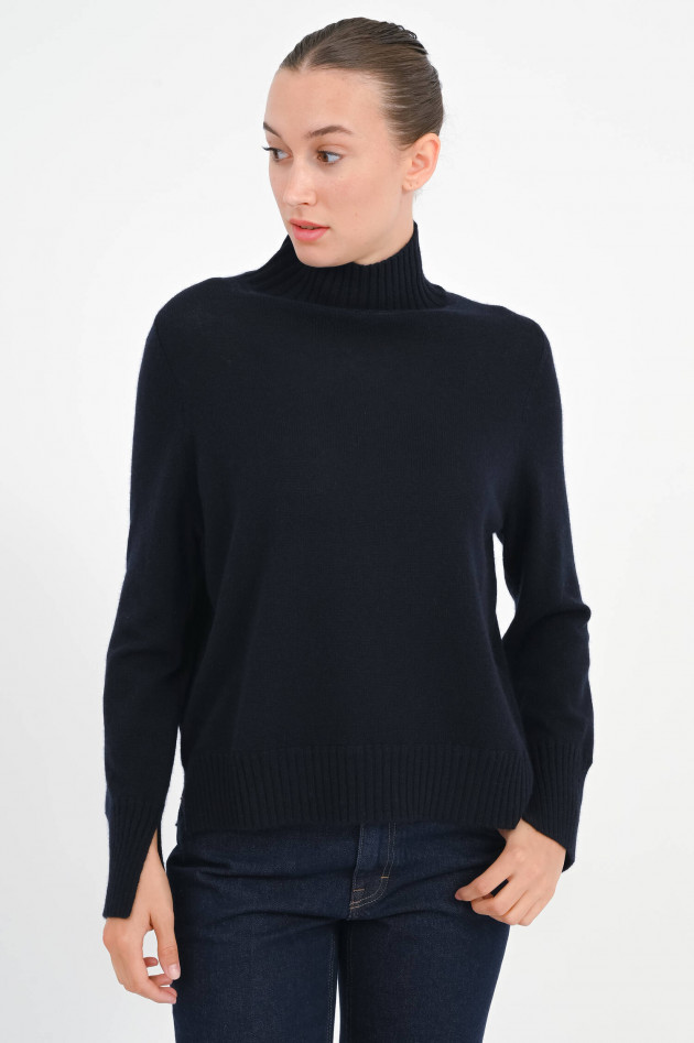 Allude Turtle-Neck Cashmere Pullover in Navy