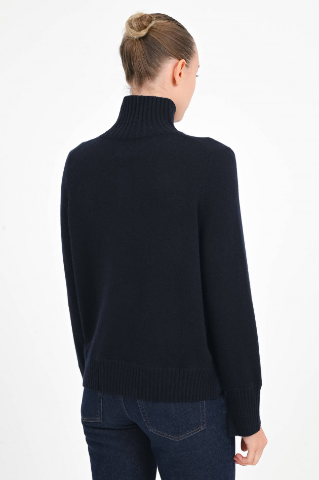 Allude Turtle-Neck Cashmere Pullover in Navy