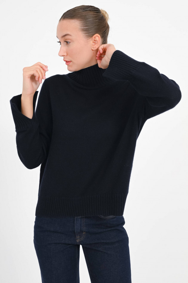Allude Turtle-Neck Cashmere Pullover in Navy