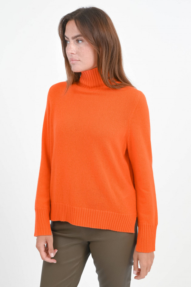 Allude Turtle-Neck Cashmere Pullover in Orange