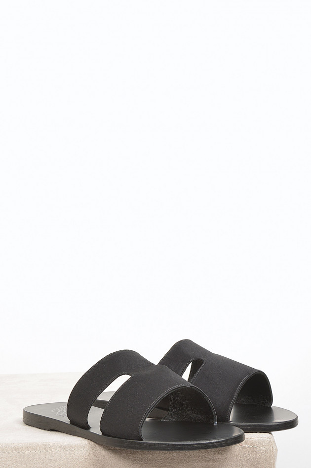 Ancient Greek Sandals Sandale mit Satinoptik in Schwarz