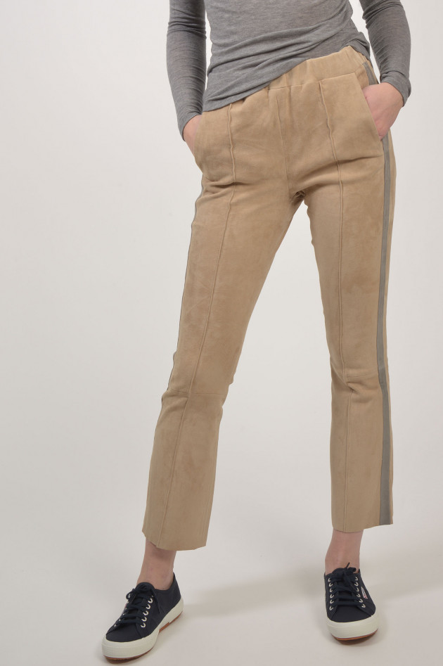 Velourslederhose mit Seitenstreifen in Beige/Grau