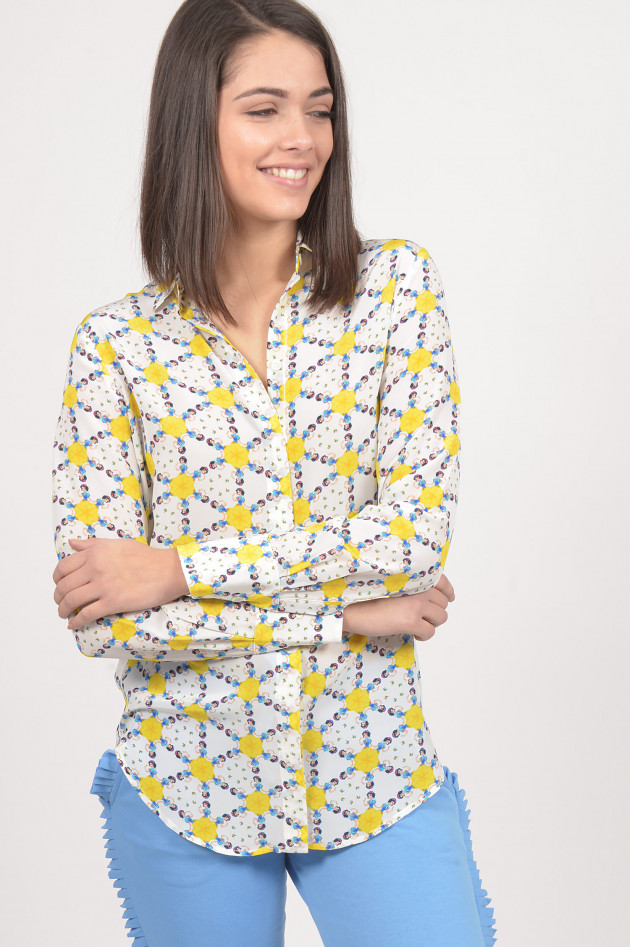 aybi - aysen bitzer Seidenbluse mit Schneewittchen - Print in Weiß/Gelb
