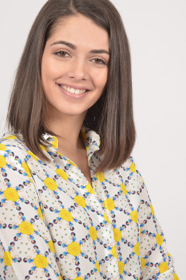 aybi - aysen bitzer Seidenbluse mit Schneewittchen - Print in Weiß/Gelb
