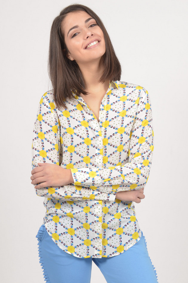 aybi - aysen bitzer Seidenbluse mit Schneewittchen - Print in Weiß/Gelb