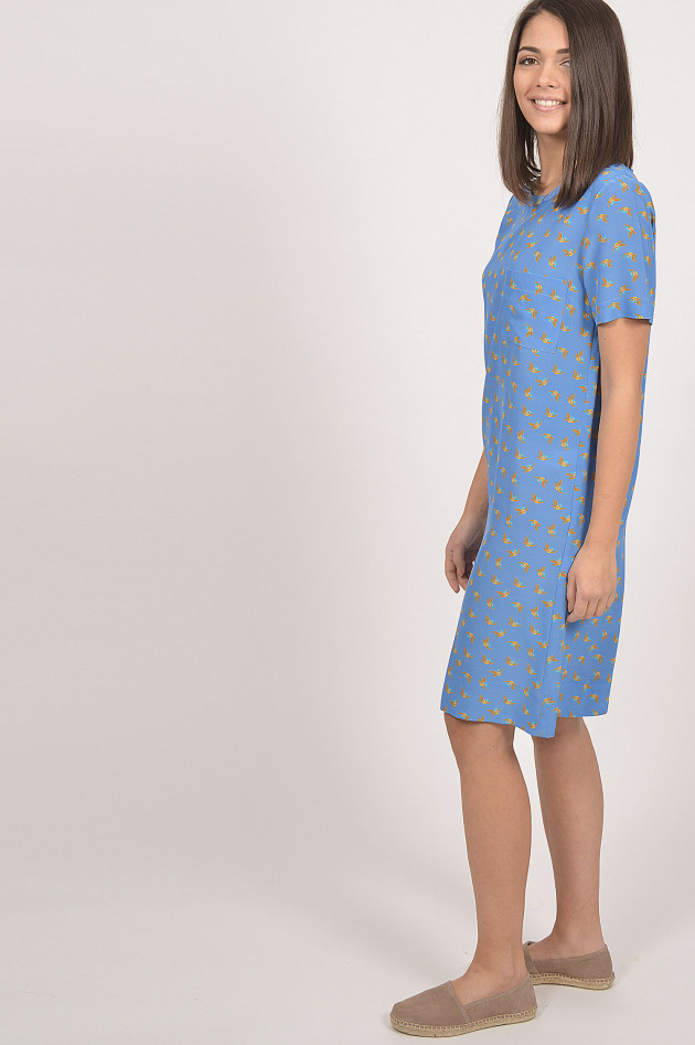 aybi - aysen bitzer Kleid aus Seide mit Vogelprint in Blau