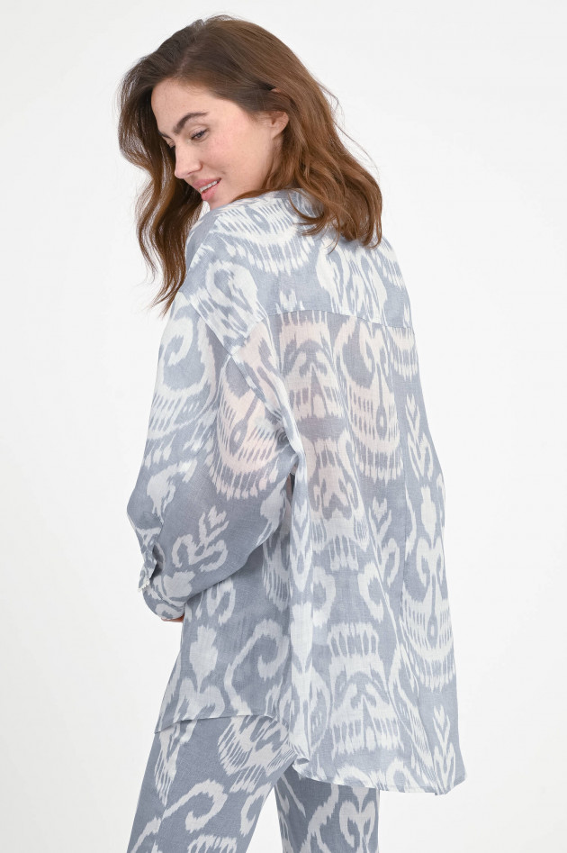 Bazar Deluxe Gemusterte Bluse mit Häkeldetails in Ikat Azul