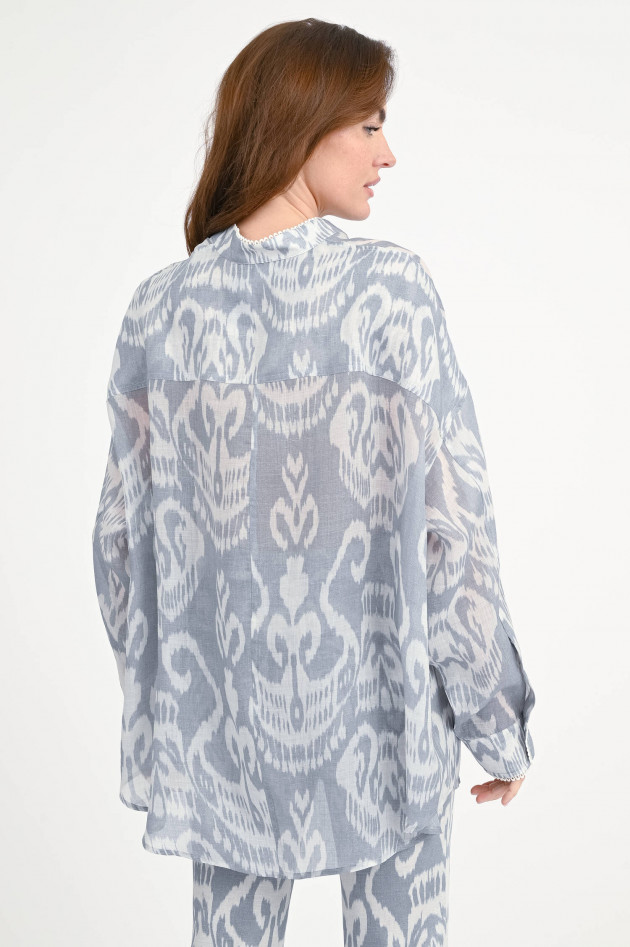 Bazar Deluxe Gemusterte Bluse mit Häkeldetails in Ikat Azul