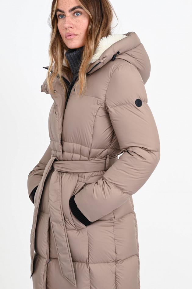 Beaumont Amsterdam Maxi Daunenmantel mit Bindegürtel in Taupe