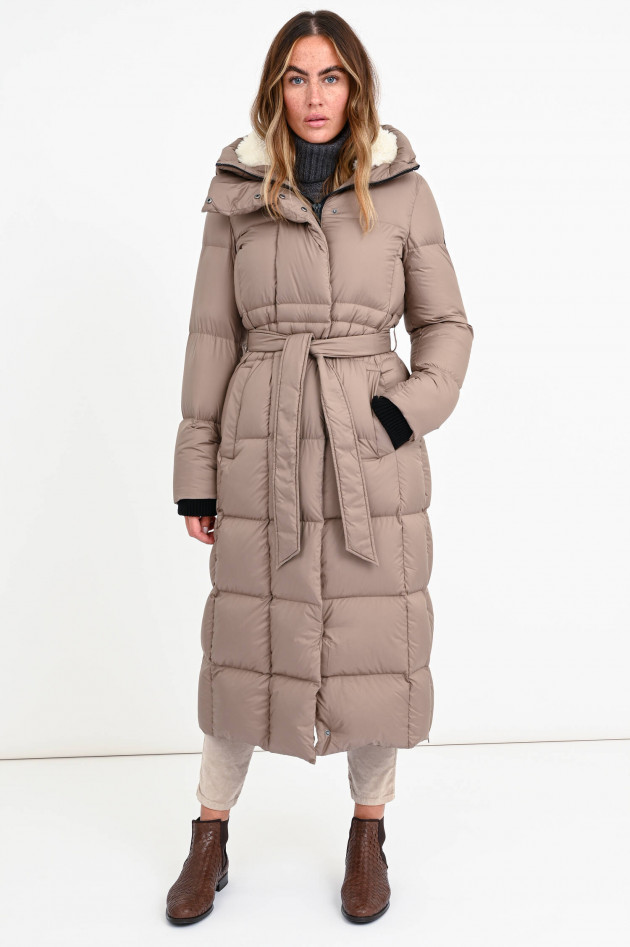 Beaumont Amsterdam Maxi Daunenmantel mit Bindegürtel in Taupe