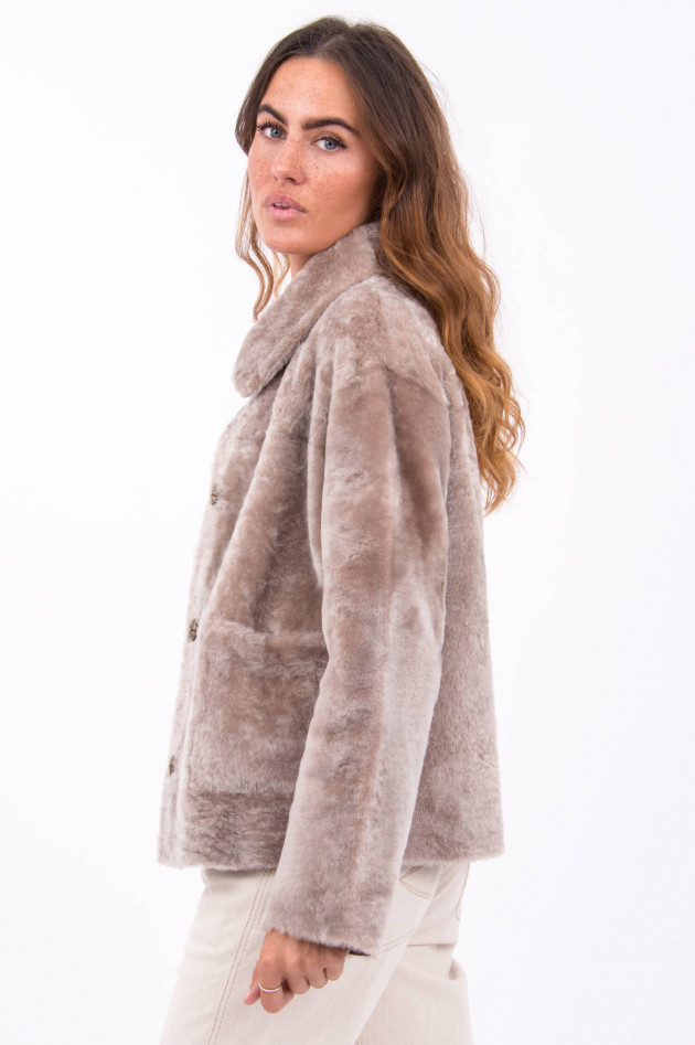 Benedetta Novi Wende-Lammfelljacke in Taupe