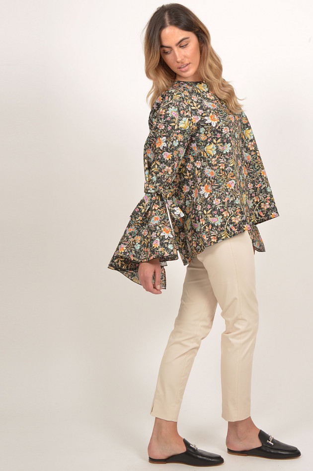 Black Coral Bluse mit Trompetenarm in Schwarz/Bunt gemustert