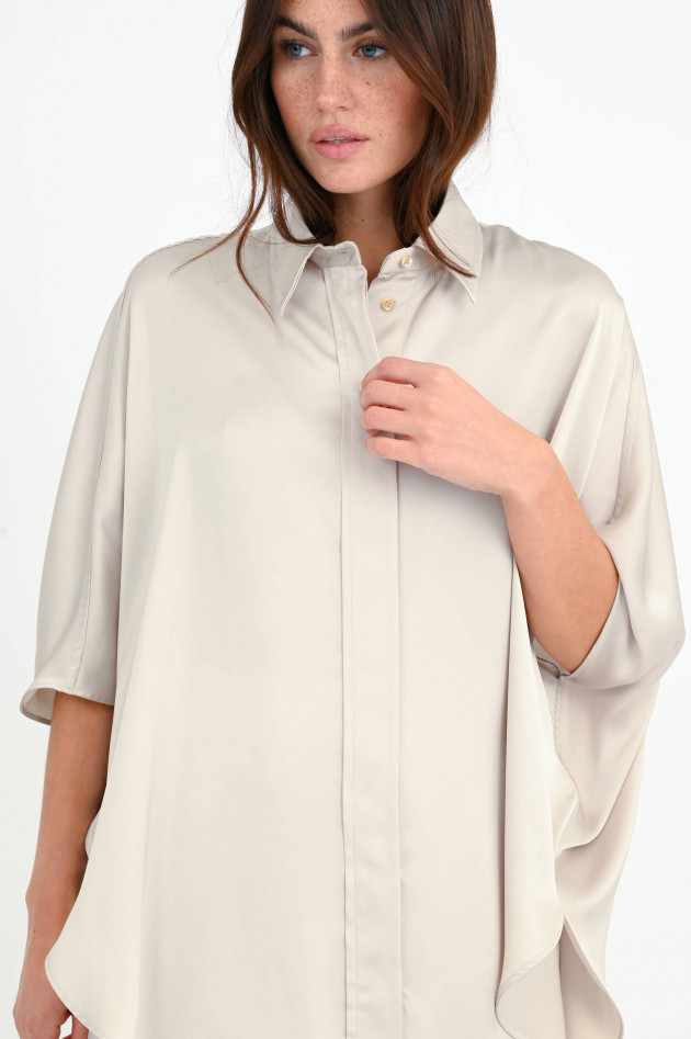 Brunello Cucinelli Satin Bluse in Creme