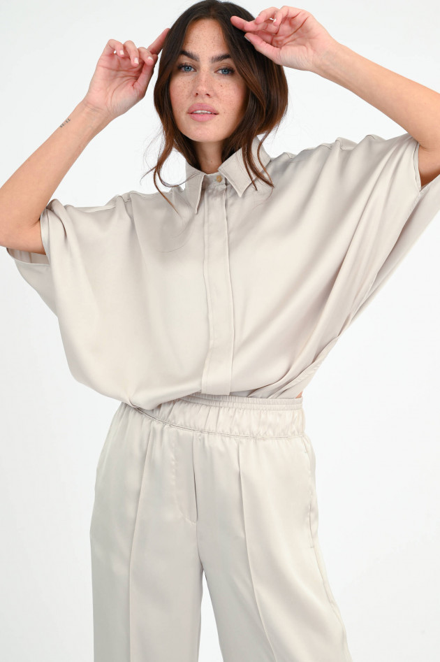 Brunello Cucinelli Satin Bluse in Creme