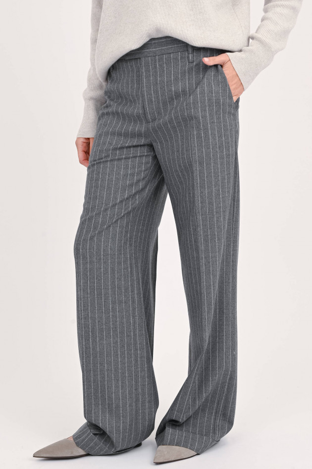 Brunello Cucinelli Nadelstreifenhose aus reiner Wolle in Grau