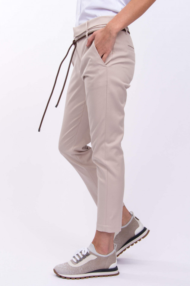 Brunello Cucinelli Chino mit Ledergürtel in Beige