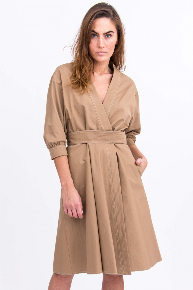 Brunello Cucinelli Wickelkleid mit Bindegürtel in Camel