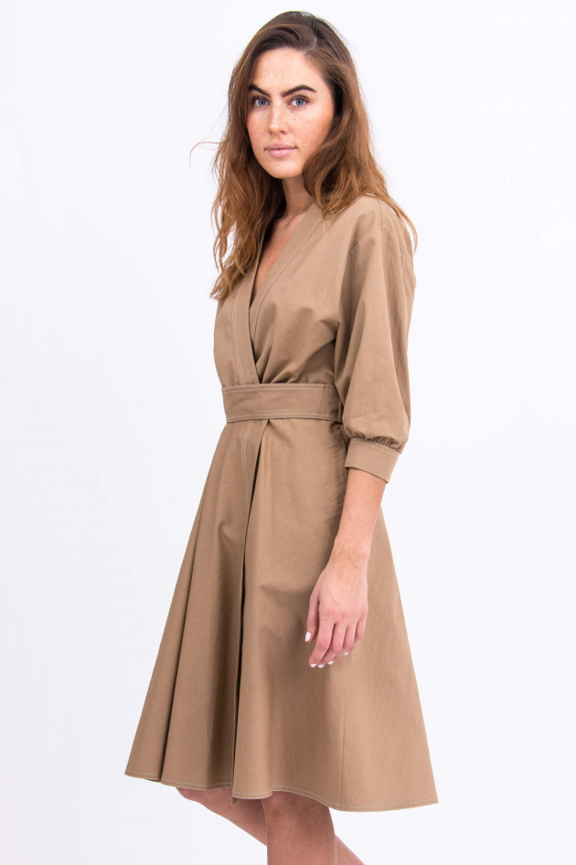 Brunello Cucinelli Wickelkleid mit Bindegürtel in Camel