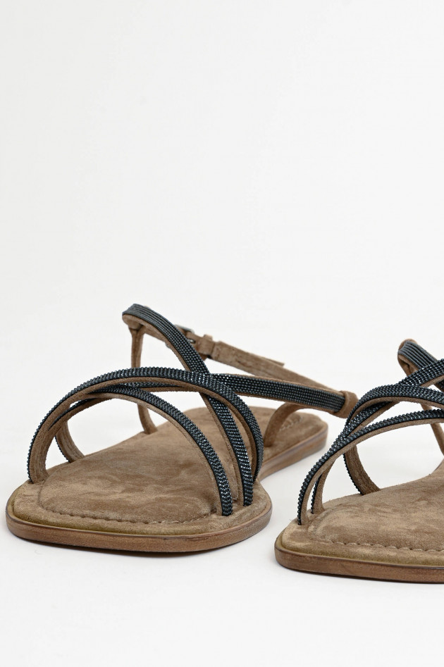 Brunello Cucinelli Riemchensandalen mit Monili-Perlen in Taupe