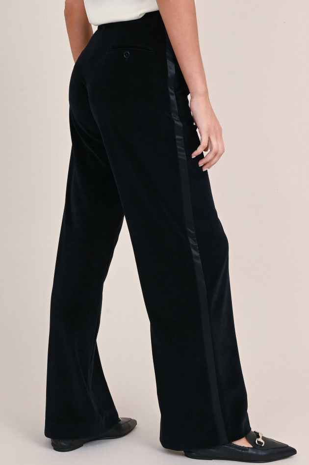 Circolo 1901 Flared Samthose mit Satin-Streifen in Schwarz