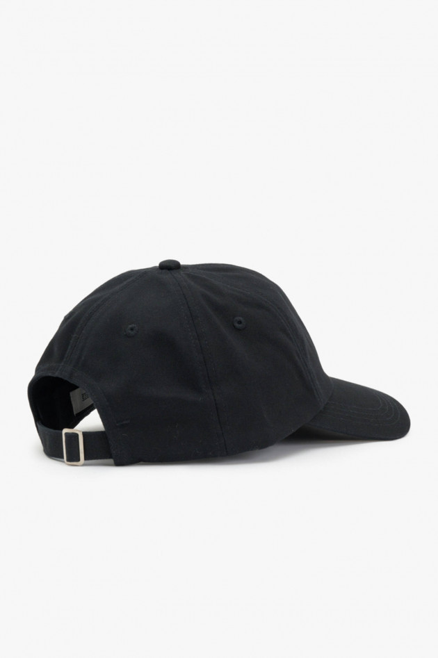Closed Basecap mit Logo-Stickung in Schwarz