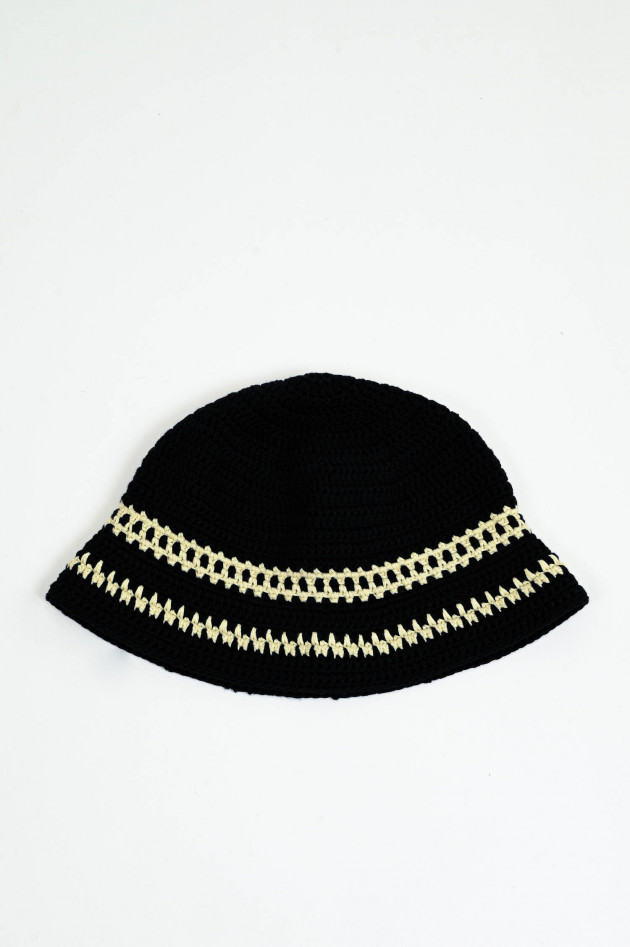 Closed Gehäkelter Bucket Hat in Schwarz/Creme
