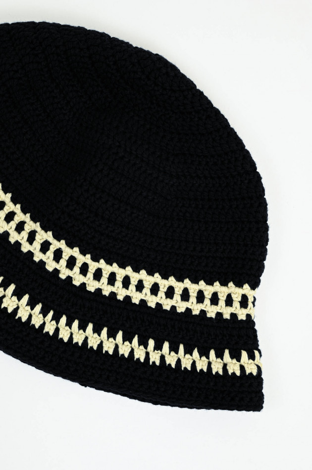 Closed Gehäkelter Bucket Hat in Schwarz/Creme