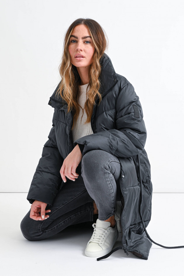 Closed Veganer Puffer Coat in Schwarzblau