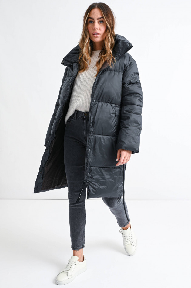 Closed Veganer Puffer Coat in Schwarzblau