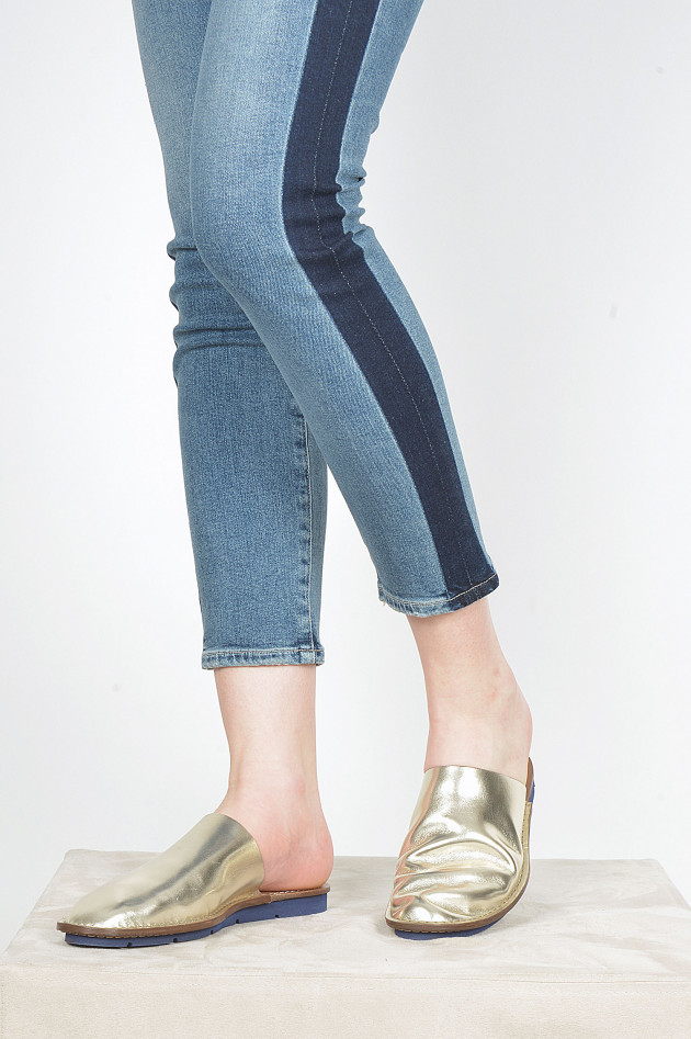 Slippers aus Leder in Gold/Navy