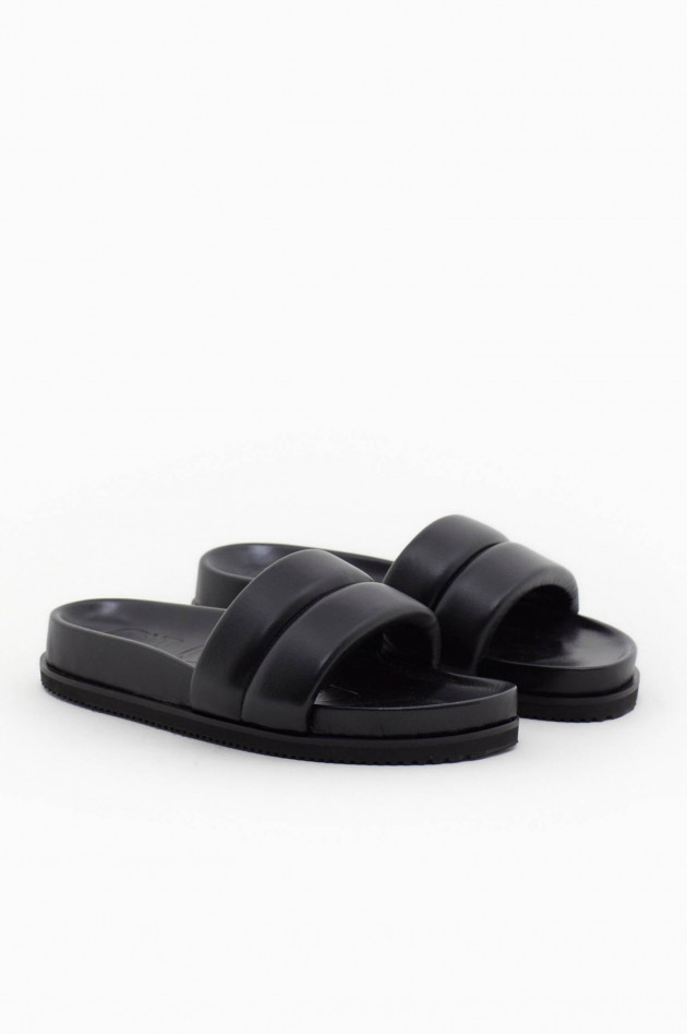 Closed Slipper aus Leder in Schwarz