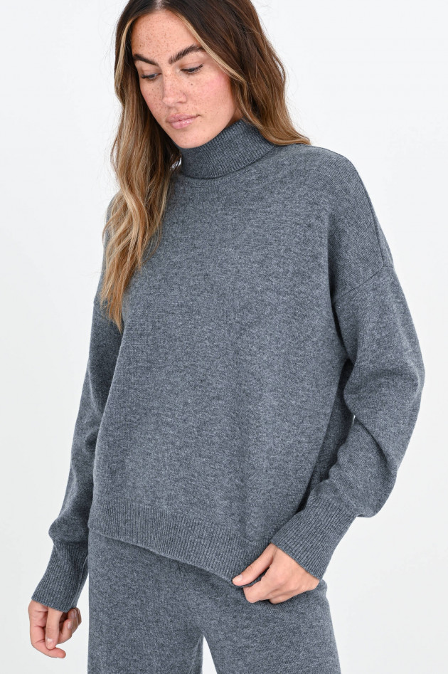 Closed Oversized Rollkragen-Pullover in Grau