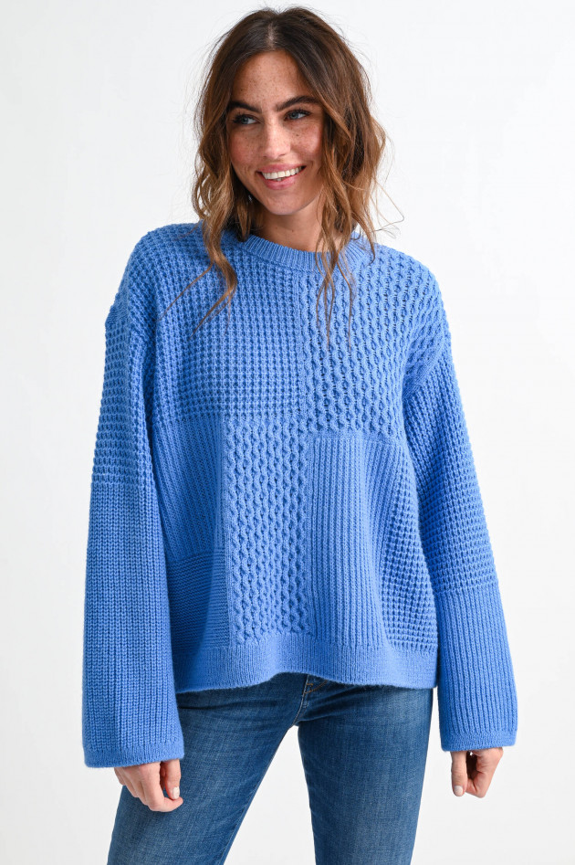 Closed Patchword-Design Strickpullover in Himmelblau