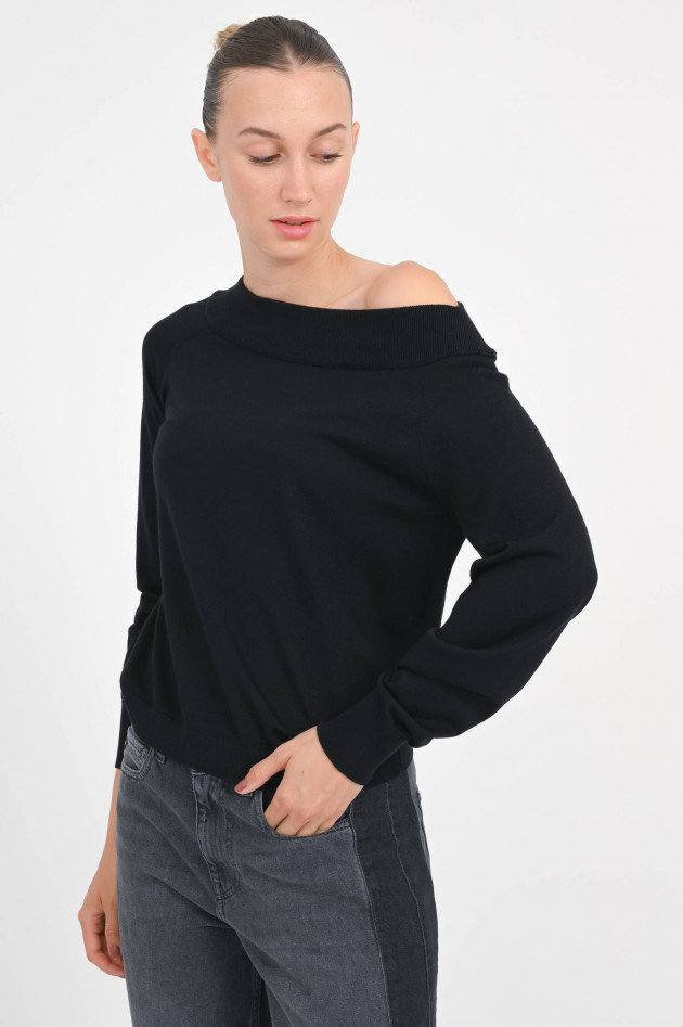 Closed Pullover mit U-Boot-Ausschnitt in Schwarz
