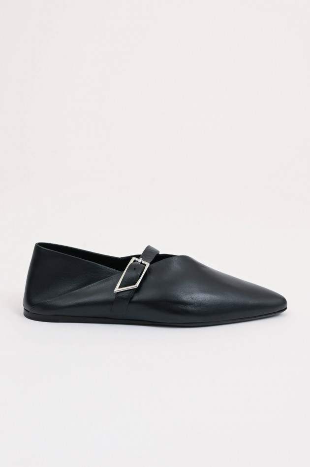 Closed Ballerina aus Leder in Schwarz