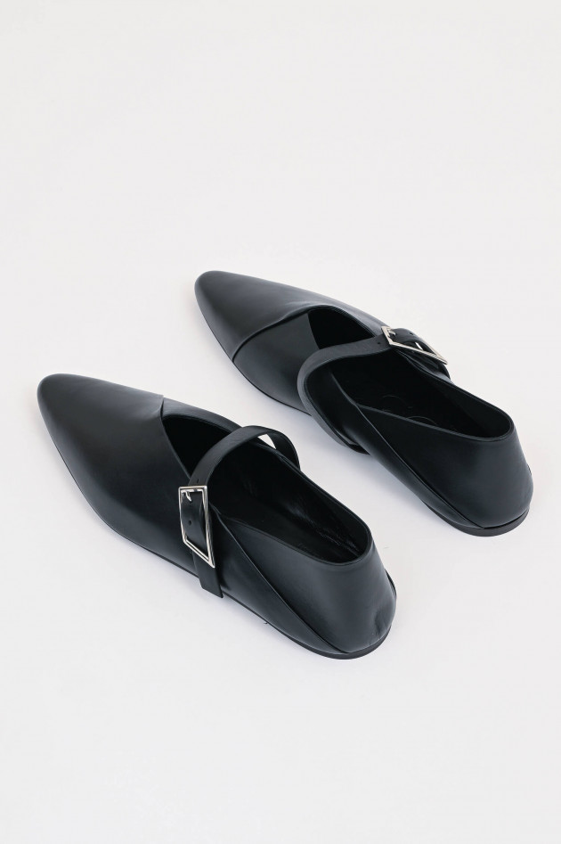Closed Ballerina aus Leder in Schwarz