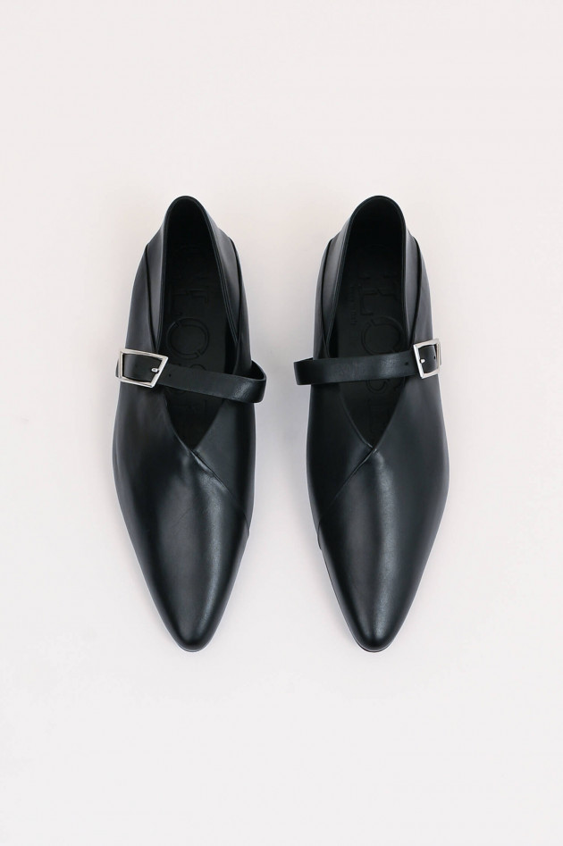 Closed Ballerina aus Leder in Schwarz