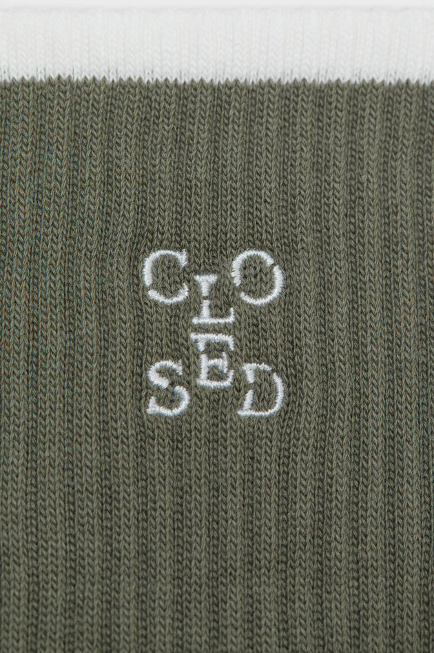 Closed Hohe Socken mit Logo-Detail in Oliv/Weiß