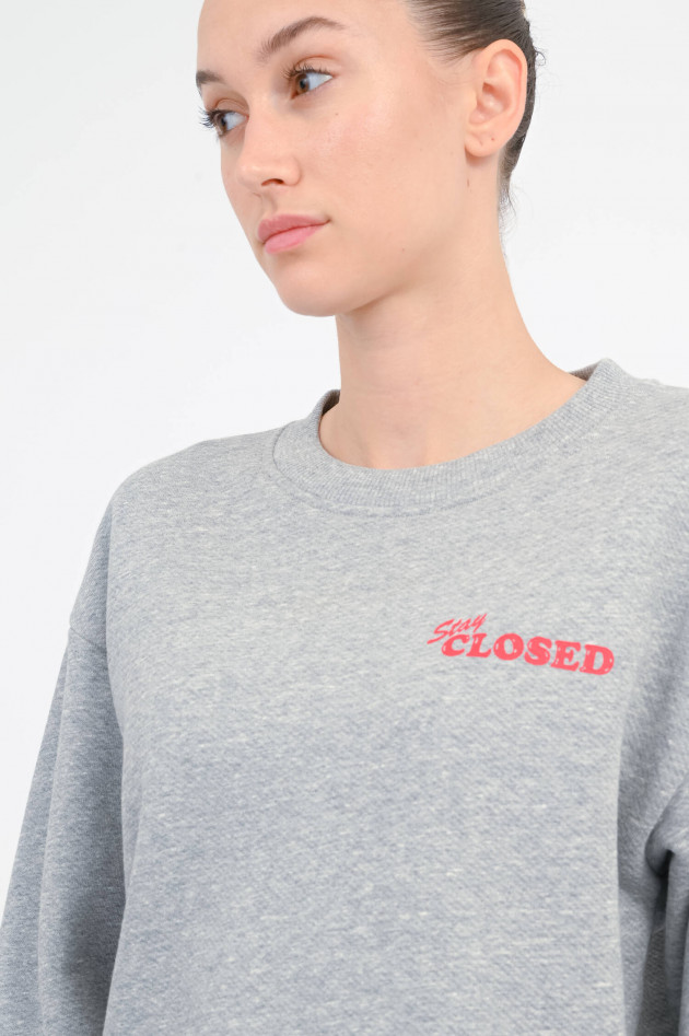 Closed Sweatshirt mit XXL-Backprint in Grau meliert/Rot
