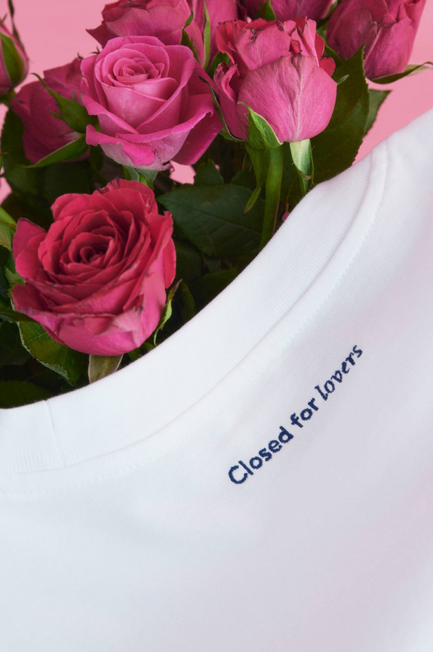 Closed Basic Shirt mit Herzen in Weiß