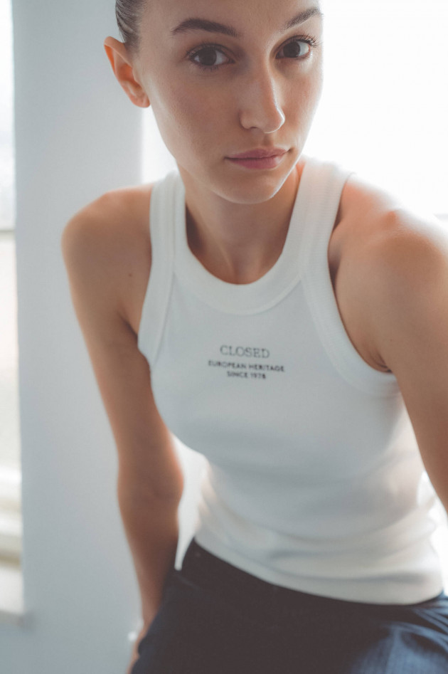 Closed Ripp-Tanktop mit Front-Print in Ivory