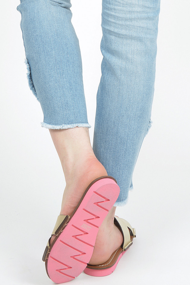  Sandale mit gekreuzten Riemen in Gold/Pink