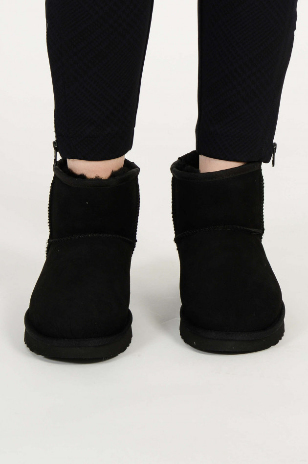UGG Australia Boots CLASSIC MINI in Black