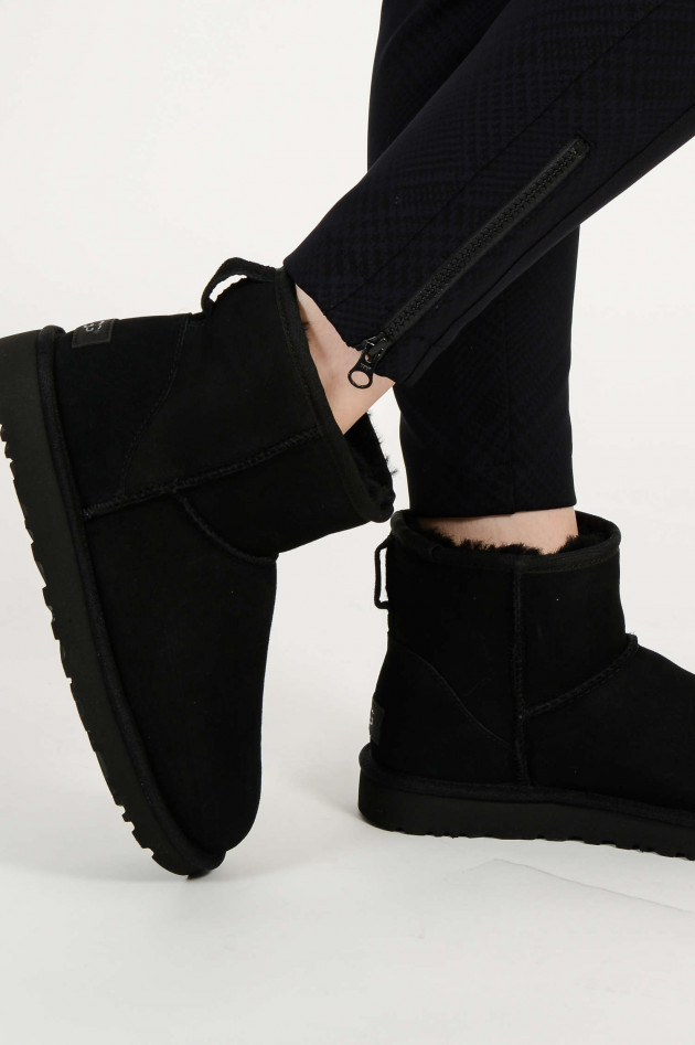 UGG Australia Boots CLASSIC MINI in Black