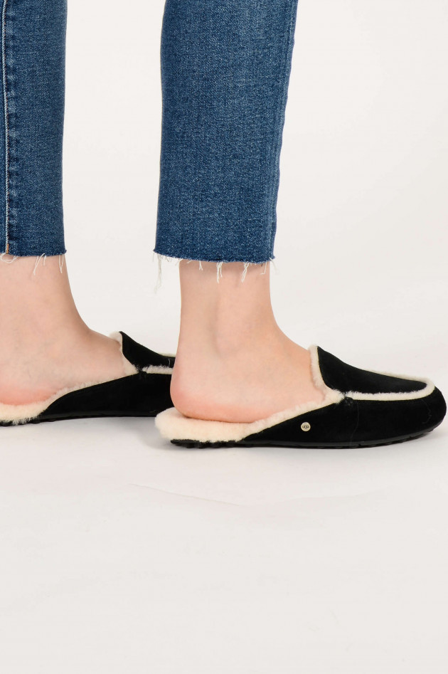 Ugg Hausschuhe LANE SLIP - ON in Schwarz